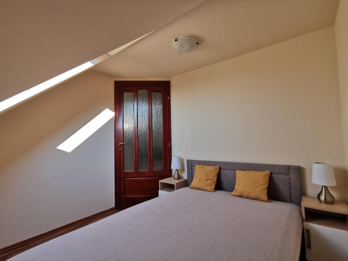 Galery Apartman Дьюла Экстерьер фото