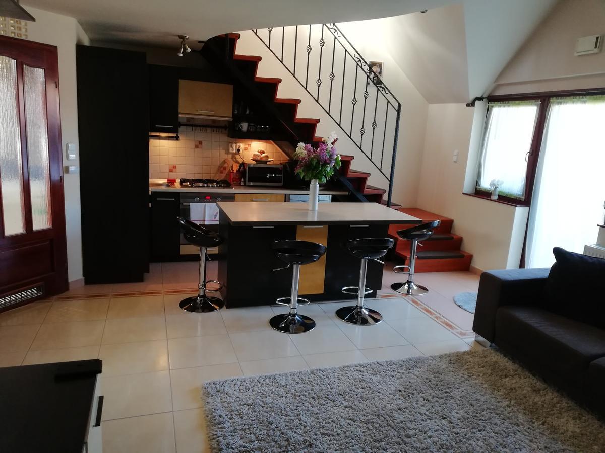 Galery Apartman Дьюла Экстерьер фото